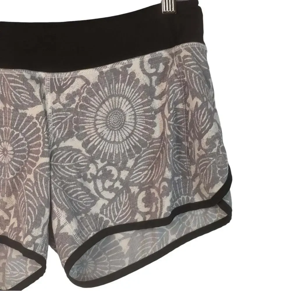 Lululemon Athletica Shorts Women’s Size 4 Ultra II. Beachy Floral White Fossil